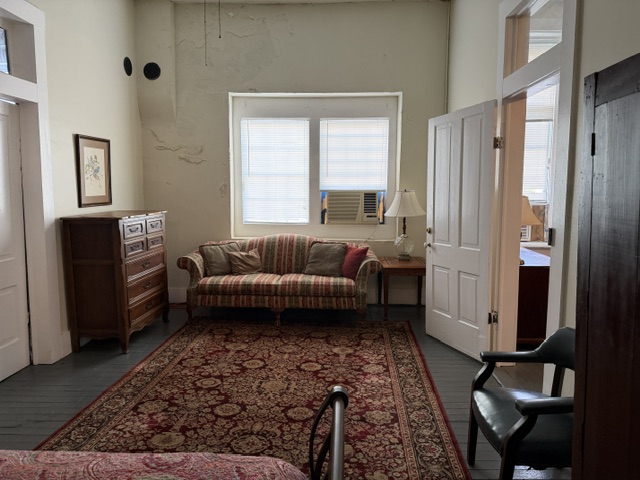 105 E Jefferson Street, Marion